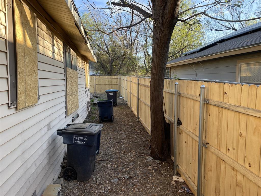 1136 E Leuda Street
