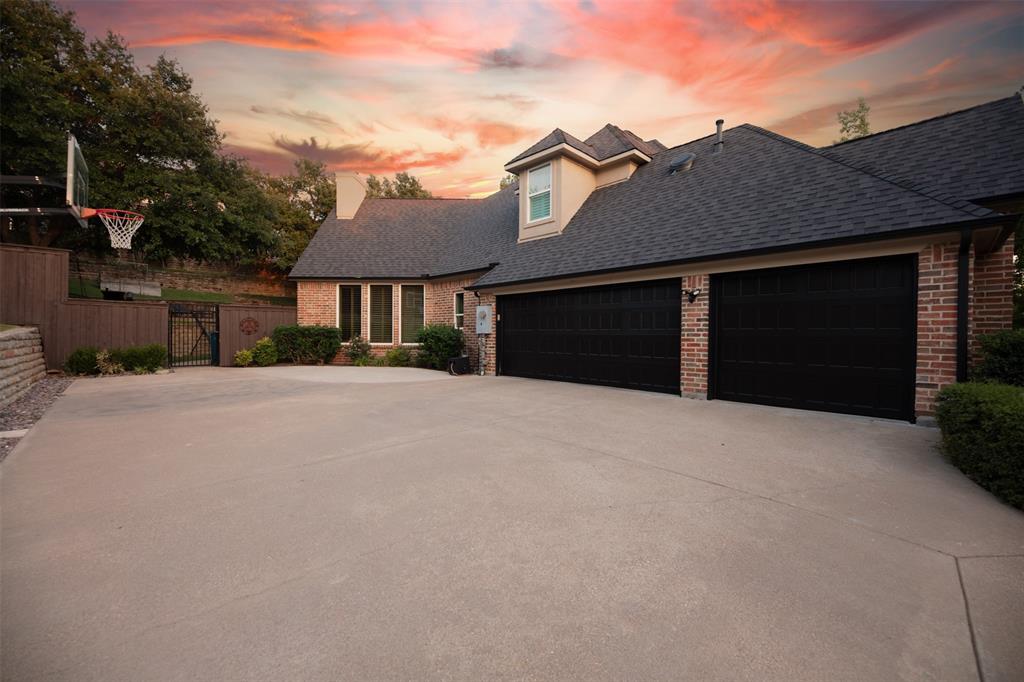 805 Lake Breeze Drive