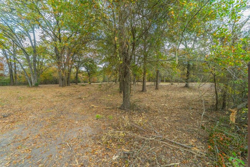 Located on Highway 69 within the southeastern city limits, this 5.4-acre tract offers an excellent
opportunity for a personal homesite, residential development, or potential rezoning. There are no
deed restrictions. With over 574 feet of highway frontage, the property boasts a desirable shape,
level to gently sloping terrain, and no floodplain concerns. Pre-approved for a TXDOT driveway
permit, this tract provides easy access to the city while being surrounded by open prairie land and
attractive ranchettes. The property could possibly be rezoned for residential, subdividable for multiple lots, and perfectly
suited for a variety of building plans.
