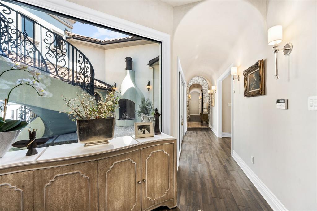 2121 Ridgewood Drive