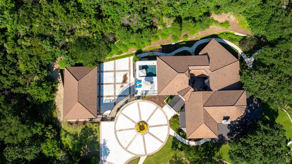2121 Ridgewood Drive