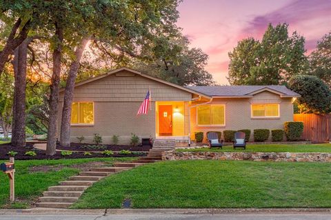 Photo of 421 Crosstimber Drive, Hurst, TX 76053 (MLS # 21247169)