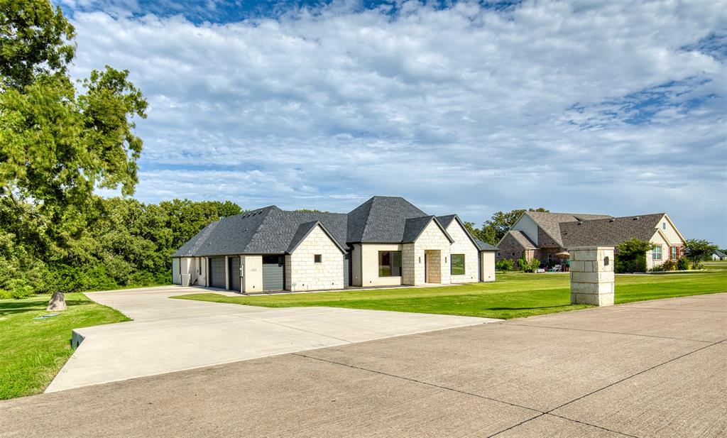 1044 Hidden Oaks Drive