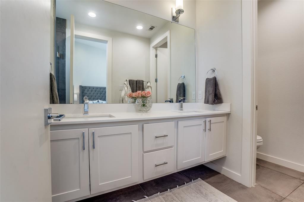 Photo 5 of 8 of 4626 Munger Avenue 204 condo