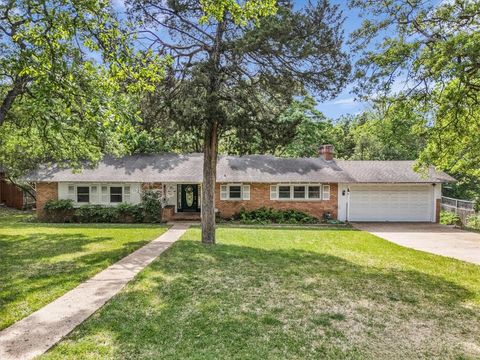 Photo of 400 Broughton Drive, Woodway, TX 76712 (MLS # 21233667)