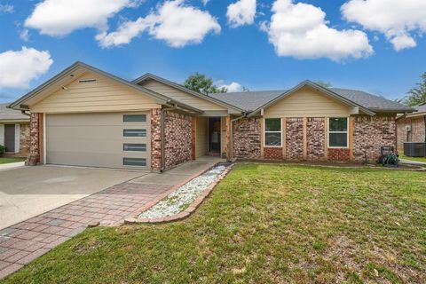 909 Columbus Court Bedford TX 76022