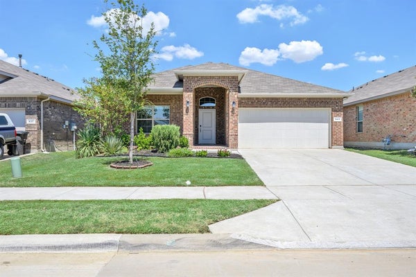 841 BLACKHORSE TRL, JUSTIN, TX 76247 - Image 0fa1620a8cccb12a9c3ac8dce1df57b4/1238243960