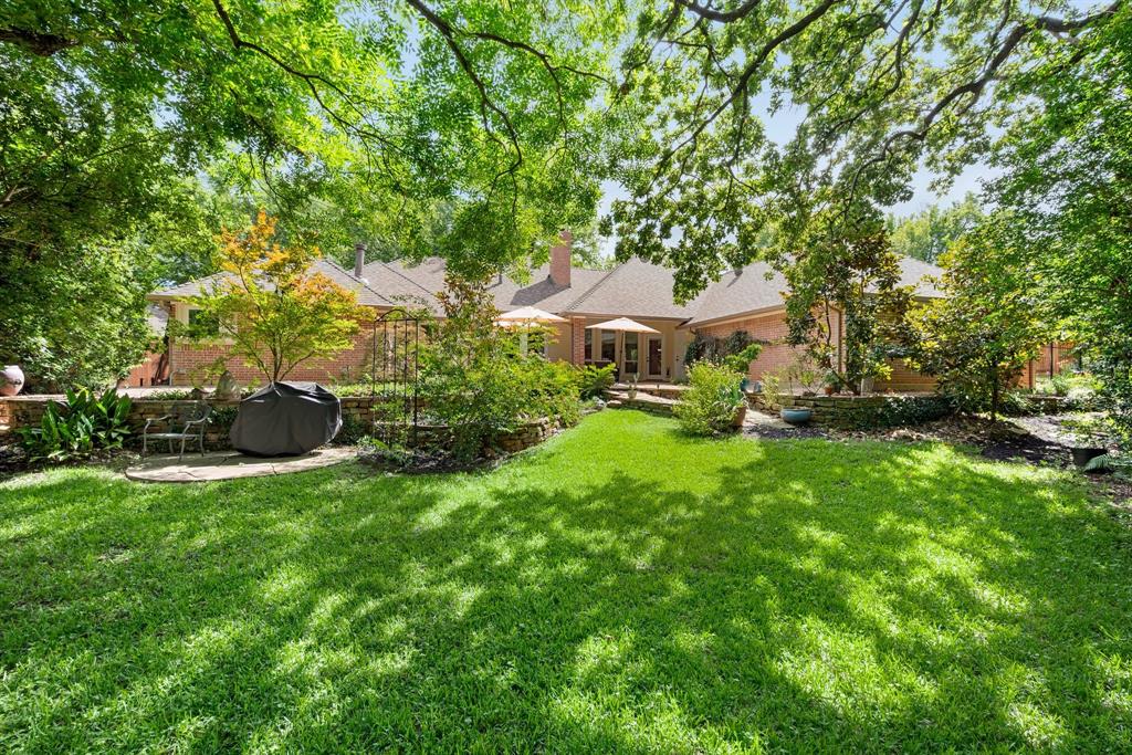909 Dogwood Court