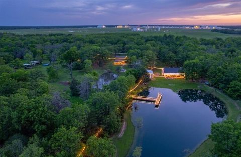 Photo of 2523 County Road 3303, Greenville, TX 75402 (MLS # 21232939)