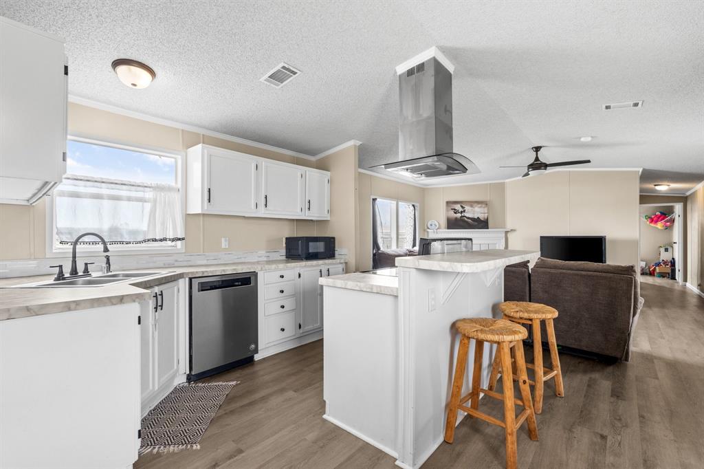 Mineral Wells, Texas 76067, United States, 3 Bedrooms Bedrooms, ,2 BathroomsBathrooms,Residential,Active,91052