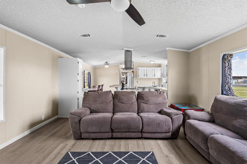 Mineral Wells, Texas 76067, United States, 3 Bedrooms Bedrooms, ,2 BathroomsBathrooms,Residential,Active,91052