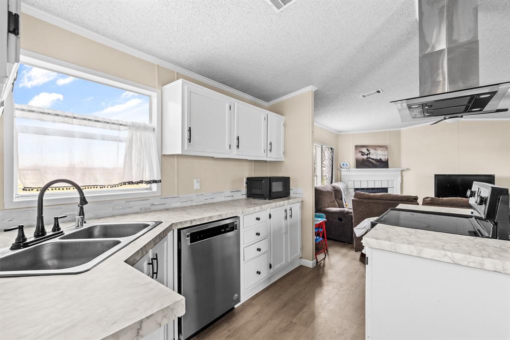 Mineral Wells, Texas 76067, United States, 3 Bedrooms Bedrooms, ,2 BathroomsBathrooms,Residential,Active,91052