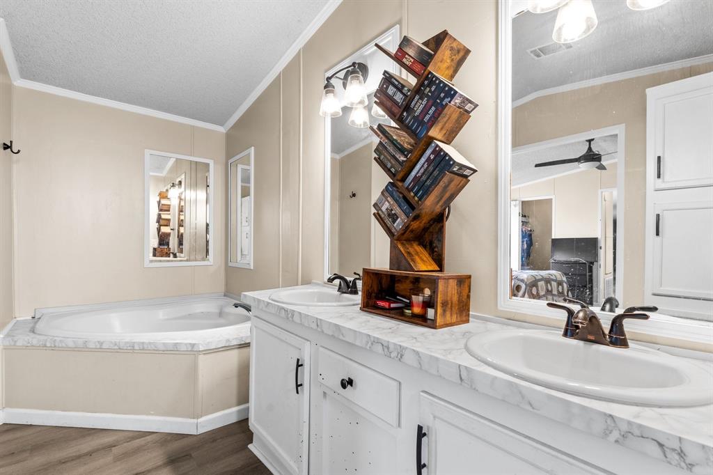 Mineral Wells, Texas 76067, United States, 3 Bedrooms Bedrooms, ,2 BathroomsBathrooms,Residential,Active,91052