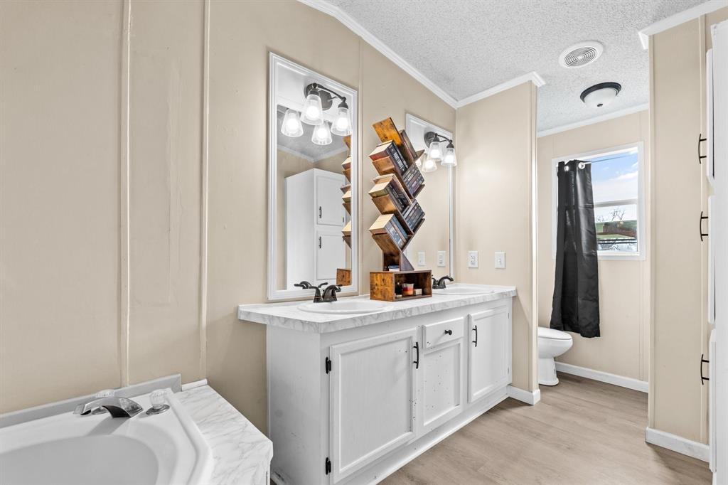 Mineral Wells, Texas 76067, United States, 3 Bedrooms Bedrooms, ,2 BathroomsBathrooms,Residential,Active,91052