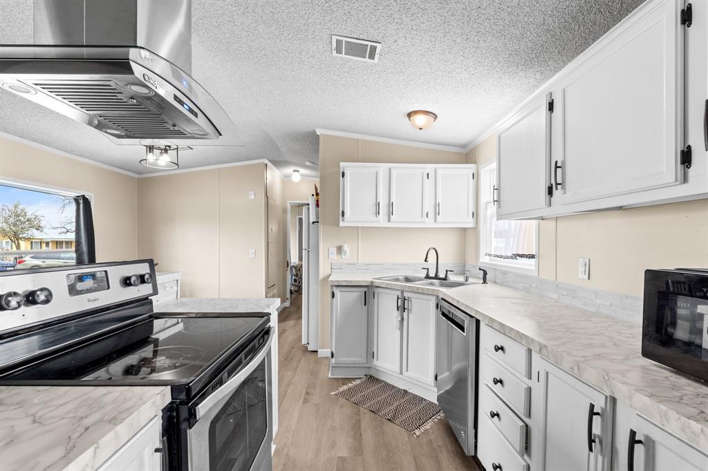 Mineral Wells, Texas 76067, United States, 3 Bedrooms Bedrooms, ,2 BathroomsBathrooms,Residential,Active,91052