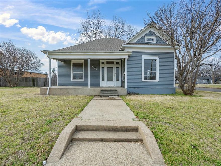 Great opportunity for an investor or owner occupant looking to have a space to make their own.  Property includes main home...2 bedrooms (HUGE), 1 bathroom, spacious kitchen and large living room, roughly 1,442 sq ft.  Then, above the unattached garage is a (estimated) 840 sq ft, 1 bedroom, 1 bathroom, 1 kitchen and 1 living room apartment with its own yard. Do you have a family member you love...but love more from across the yard?! THIS IS IT! Below that apartment is the same amount of storage space. Property needs a little TLC. Only accepting cash and conventional offers.