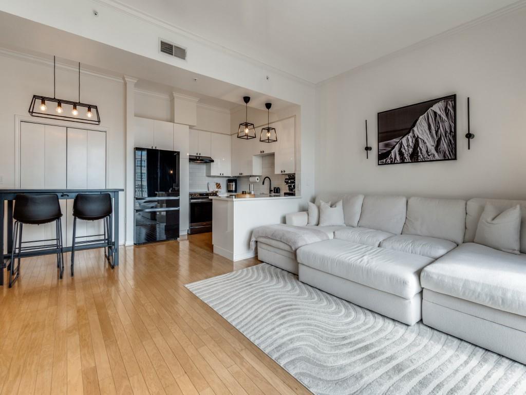 3225 Turtle Creek Boulevard 1235