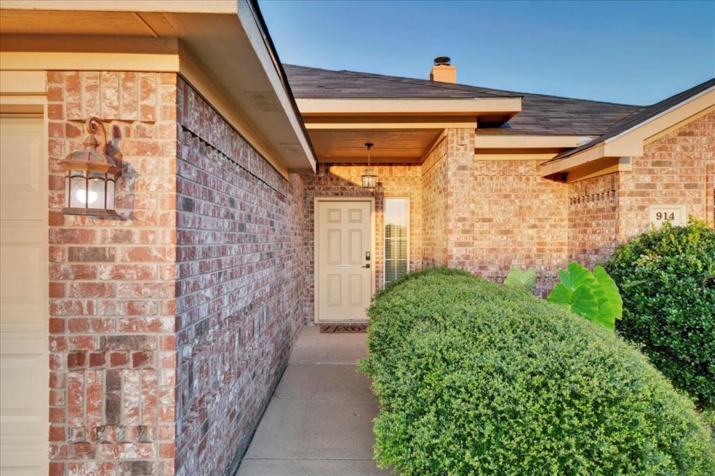 914 La Sierra Drive