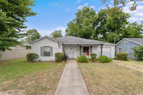 Photo of 3624 N 26th Street, Waco, TX 76708 (MLS # 21331366)
