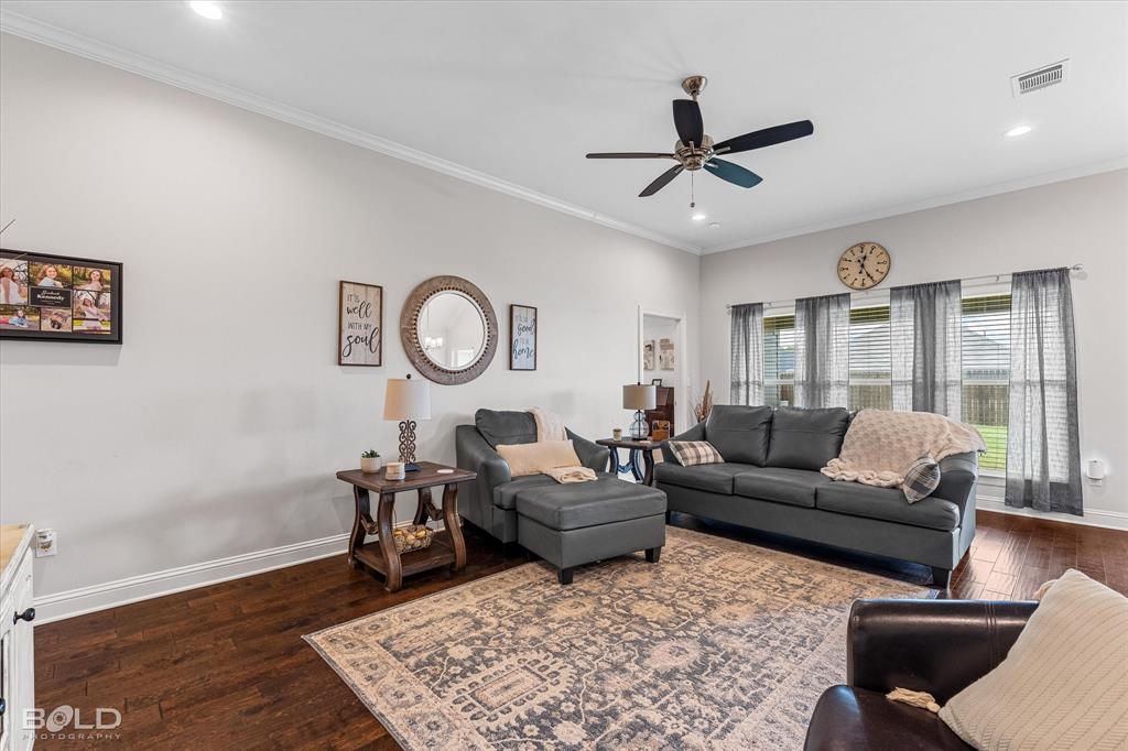 Bossier City, Louisiana 71111, United States, 3 Bedrooms Bedrooms, ,2 BathroomsBathrooms,Residential,Contingent,146785