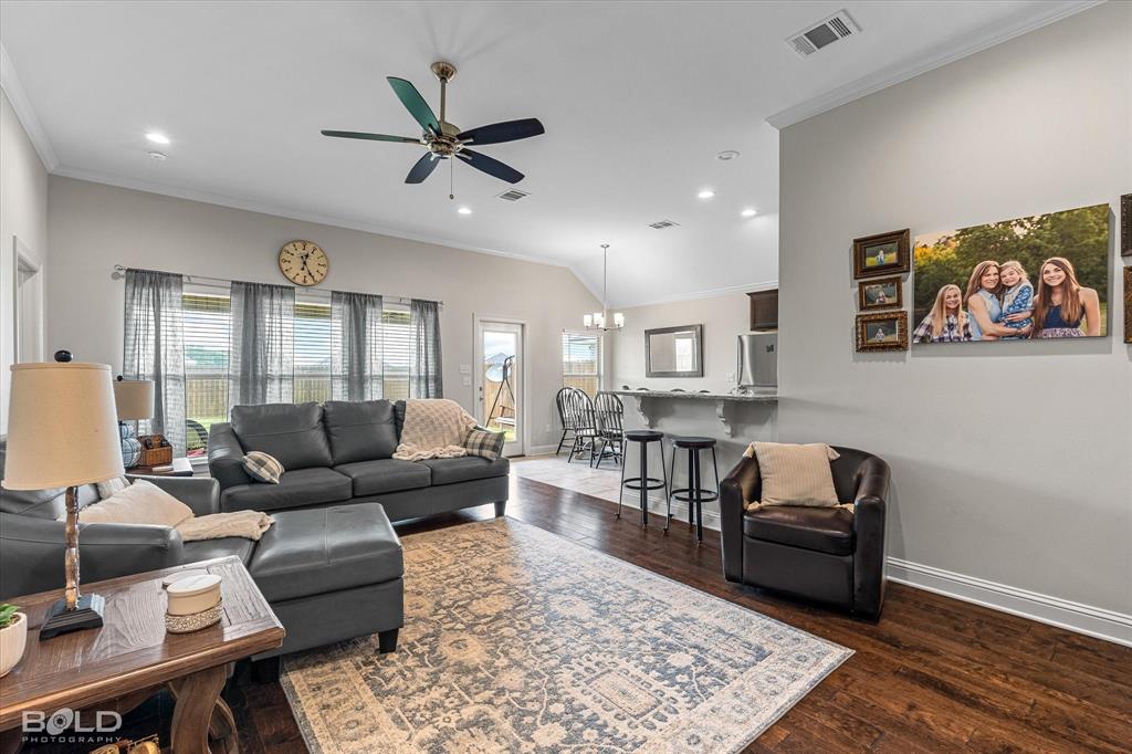 Bossier City, Louisiana 71111, United States, 3 Bedrooms Bedrooms, ,2 BathroomsBathrooms,Residential,Contingent,146785