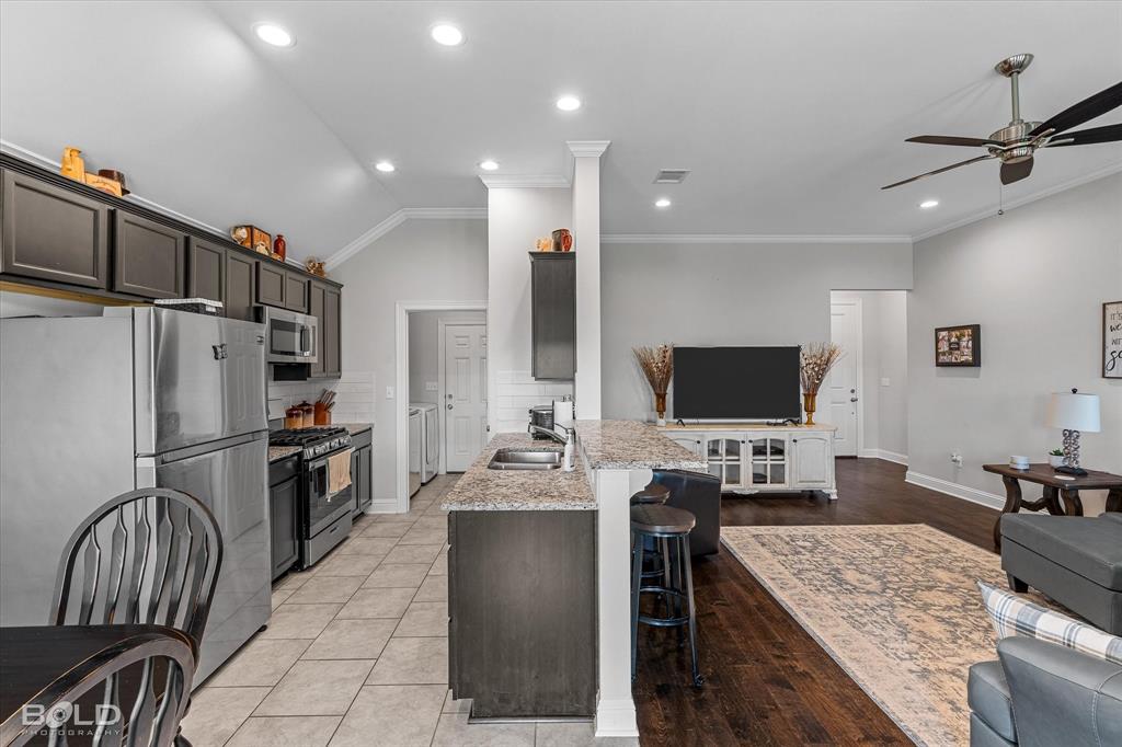 Bossier City, Louisiana 71111, United States, 3 Bedrooms Bedrooms, ,2 BathroomsBathrooms,Residential,Contingent,146785