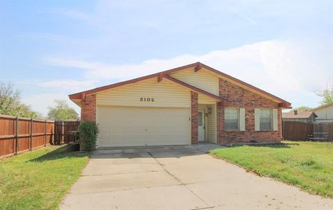 Photo of 3102 Abbey Road, Carrollton, TX 75007 (MLS # 21226941)