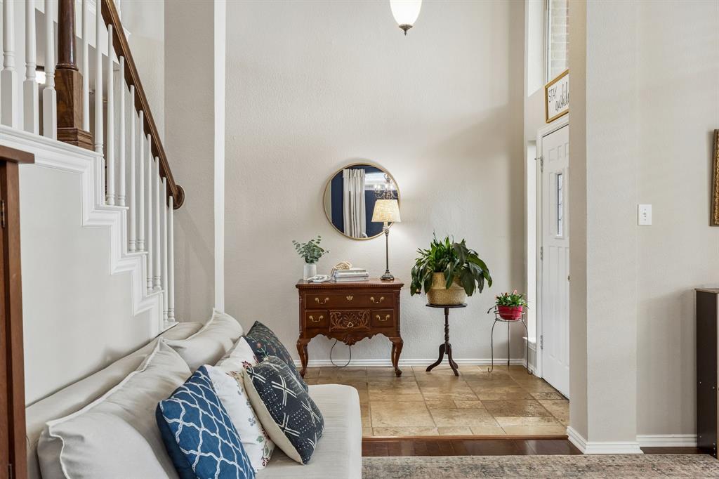 1105 Easton Lane