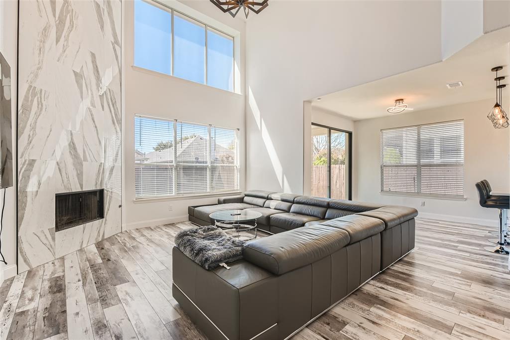 10305 Stoneside Trail
