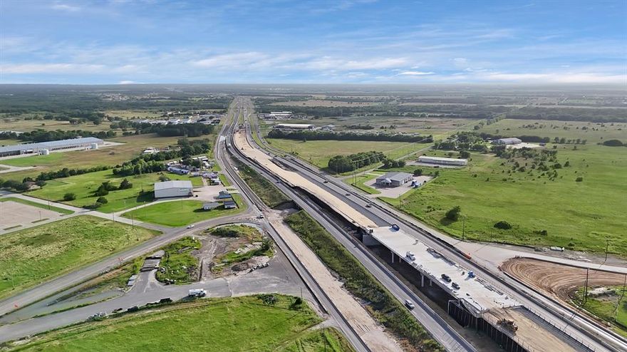 Tired of renting a workspace? Prime commercial opportunity! Strategically located right off Interstate 30 just outside Greenville, this property is ideal for entrepreneurs, trades, or investors looking for flexibility & traffic flow.
Fully air-conditioned commercial space. Residential home included—live on-site or rent it out. Outside city limits = no zoning restrictions. High-growth area with a brand-new subdivision across the street. Perfect for a business hub, warehouse, studio, or live-work combo