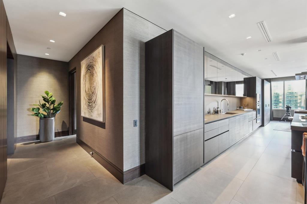 2300 WOLF Street 7B