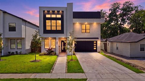 Photo of 617 Parkview Avenue, Dallas, TX 75223 (MLS # 21279884)