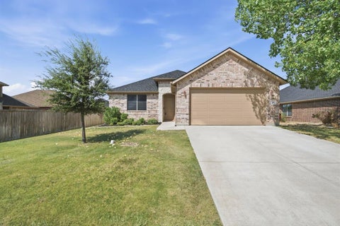 Photo of 28 S Highland Drive, Sanger, TX 76266 (MLS # 21391733)