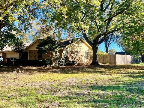 A home in Farmersville