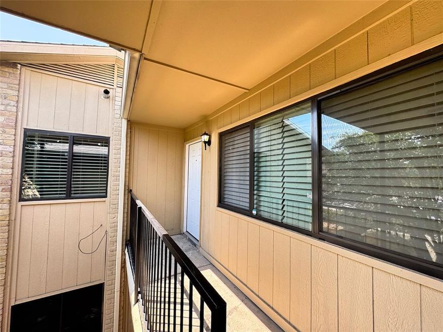 Welcome to this delightful and well-maintained 1-bedroom, 1-bath condo that offers comfort, convenience, and unbeatable access to everything Dallas has to offer! Perfectly situated just minutes from major highways, you'll enjoy quick commutes to downtown Dallas, as well as easy access to top-rated restaurants, shopping centers, and entertainment venues. Schedule your showing today! *PHOTOS COMING SOON*