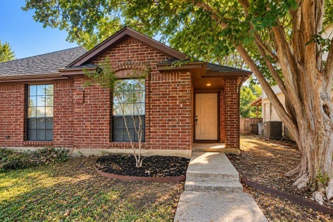 Photo of 5531 Whisper Glen Drive, Arlington, TX 76017 (MLS # 21400406)