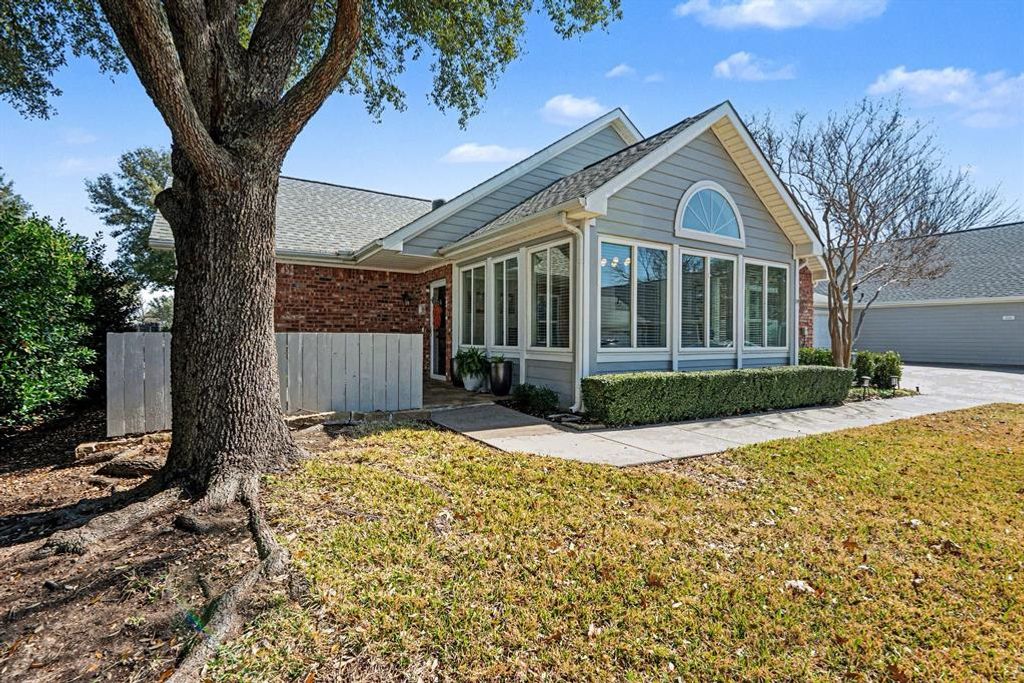 Photo of 6164 Haley Lane, Fort Worth, TX 76132 (MLS # 21208348)