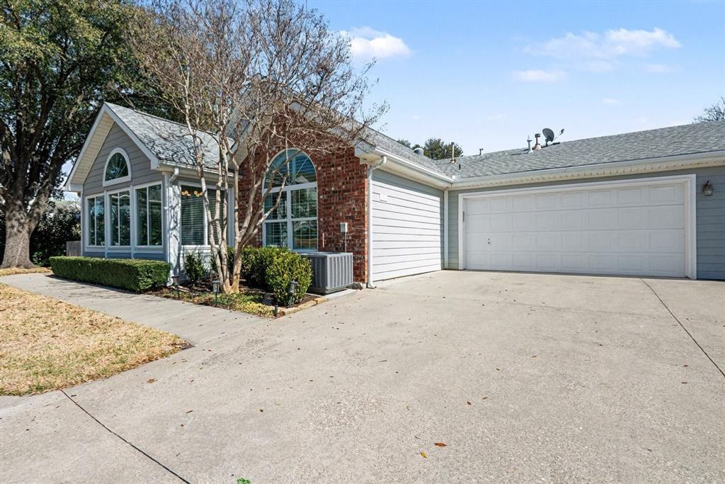 Photo of 6164 Haley Lane, Fort Worth, TX 76132 (MLS # 21208348)