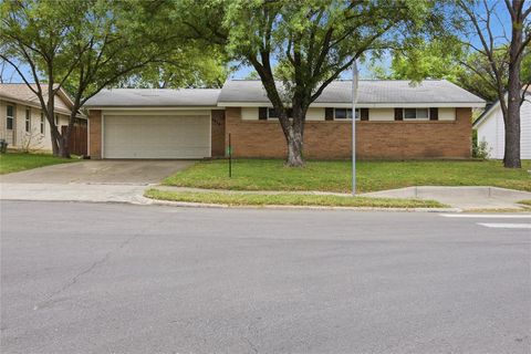 Photo of 3614 Windsor Street, Irving, TX 75062 (MLS # 21218356)