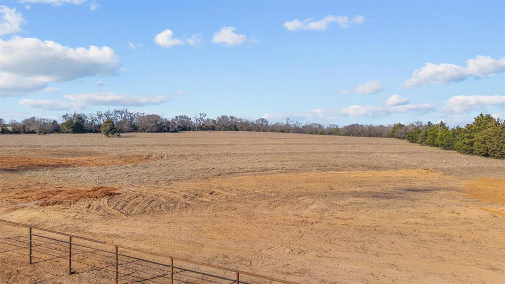 Mary V Lout Surv Abs #556 - Land