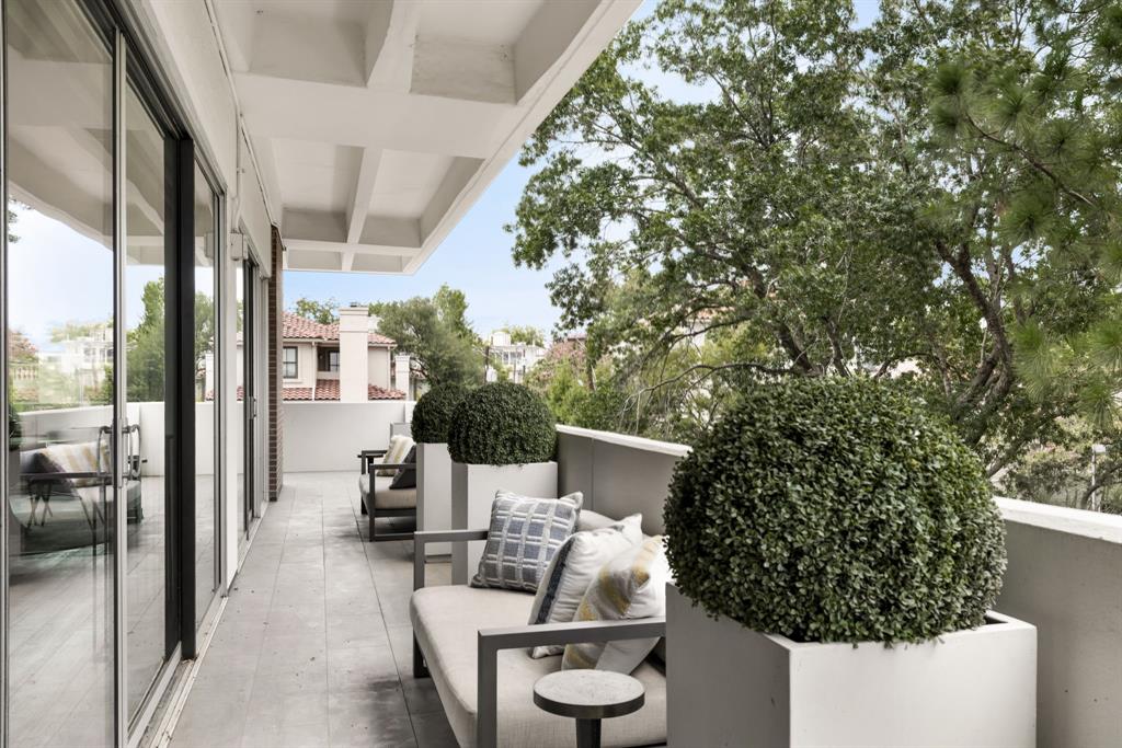 3601 Turtle Creek Boulevard 301