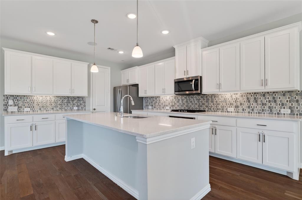 Castle Hills Ph 10 Lewisvil - Residential