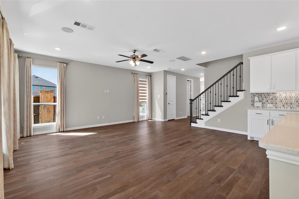 Castle Hills Ph 10 Lewisvil - Residential