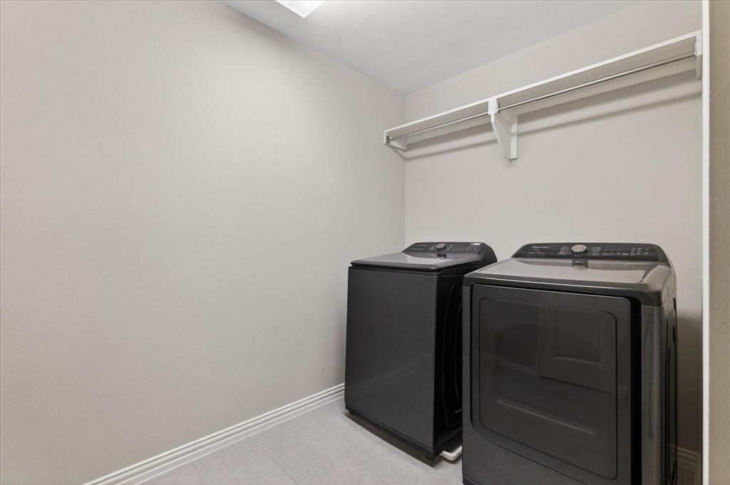 Castle Hills Ph 10 Lewisvil - Residential