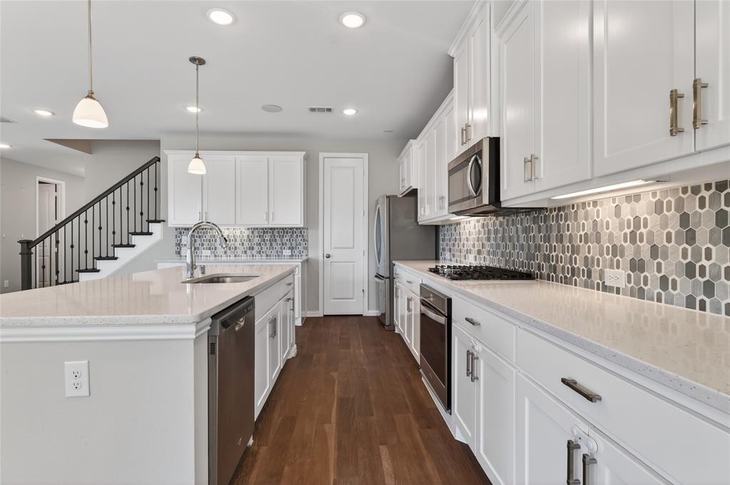 Castle Hills Ph 10 Lewisvil - Residential