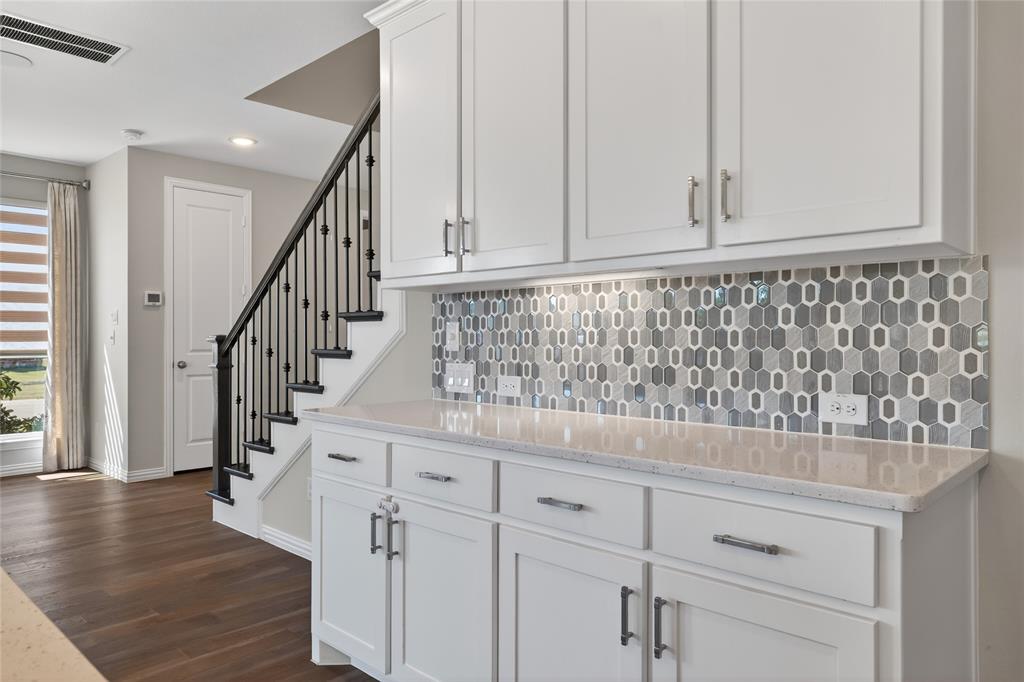 Castle Hills Ph 10 Lewisvil - Residential