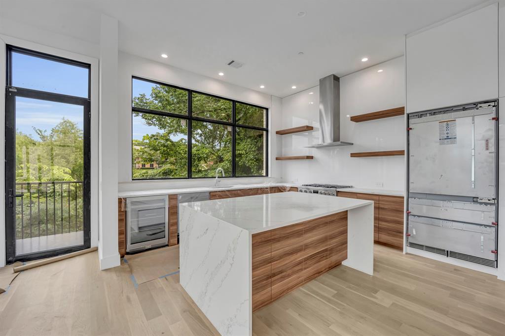 610 N Oak Cliff Boulevard 303