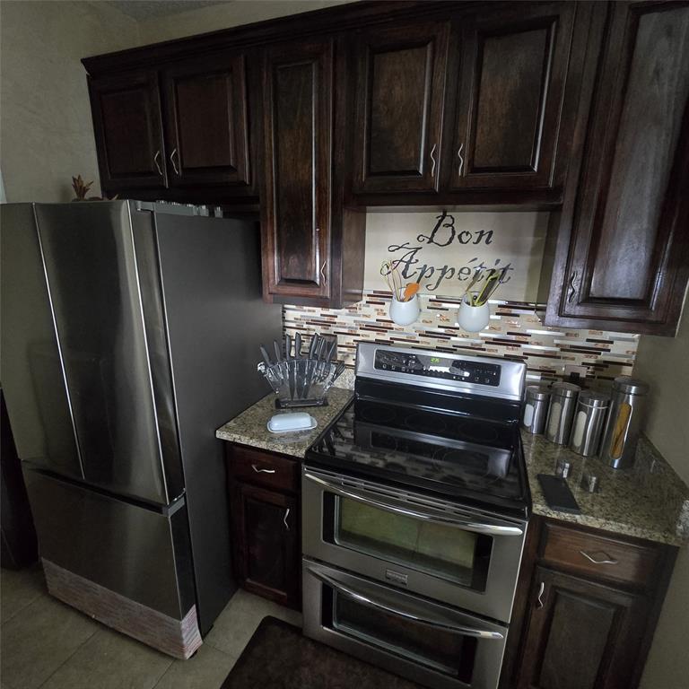 Oaks On Montfort Ph 02 03 04 - Residential