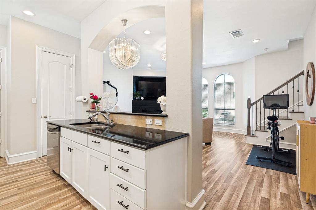 2022 N Fitzhugh Condos - Residential