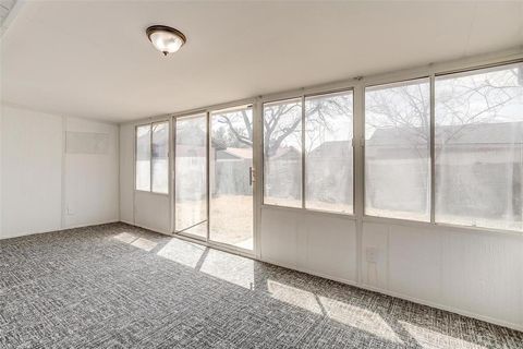 Tiny photo for 1810 Guinevere Street, Arlington, TX 76014 (MLS # 21093929)